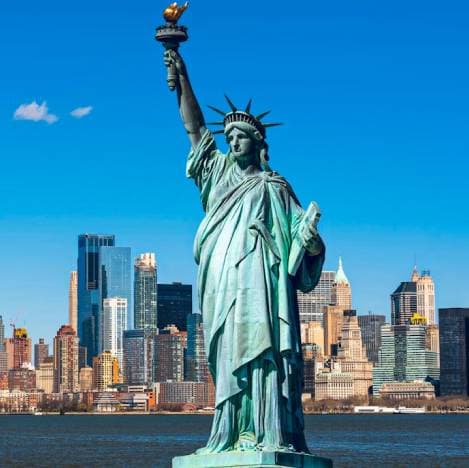 New York skyline and travel nurse jobs